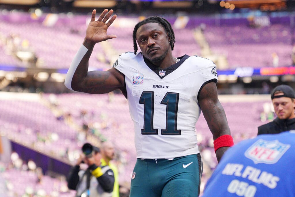 Bowen: A.J. Brown needs Eagles offensive coaches to understand that Super Bowl rings don’t fit on crossed fingers