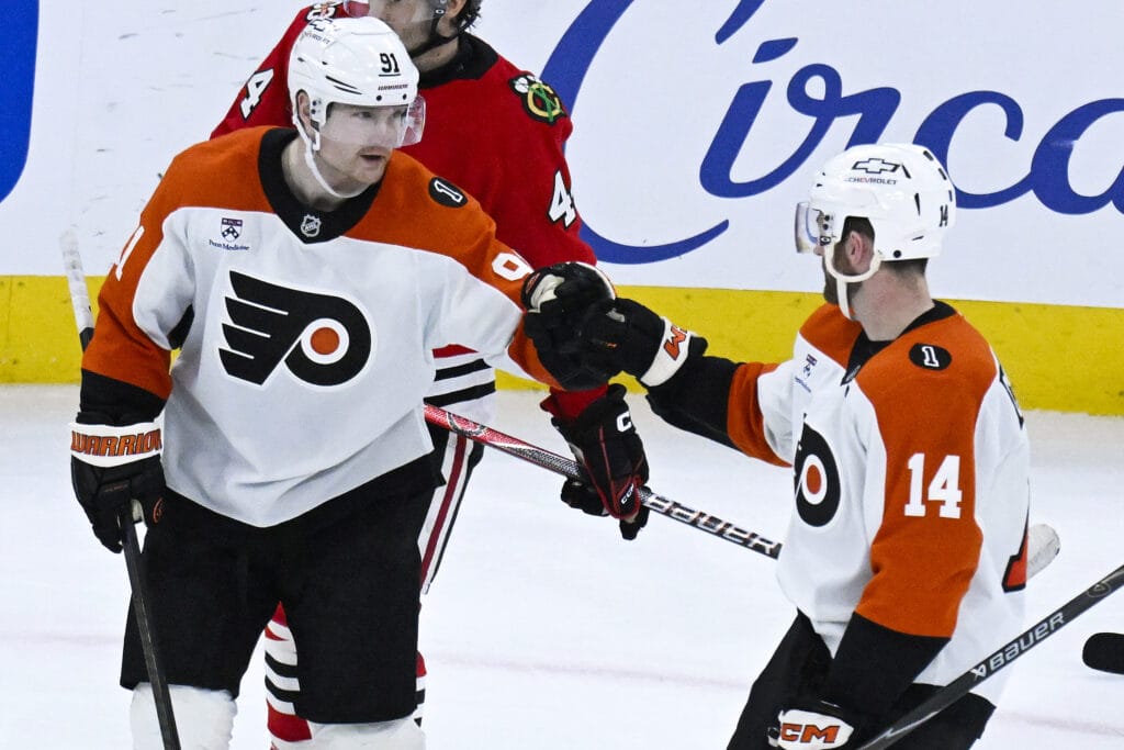 5 observations: Flyers fight through fatigue, injuries and questionable calls to take down Blackhawks, hit Christmas break on high note