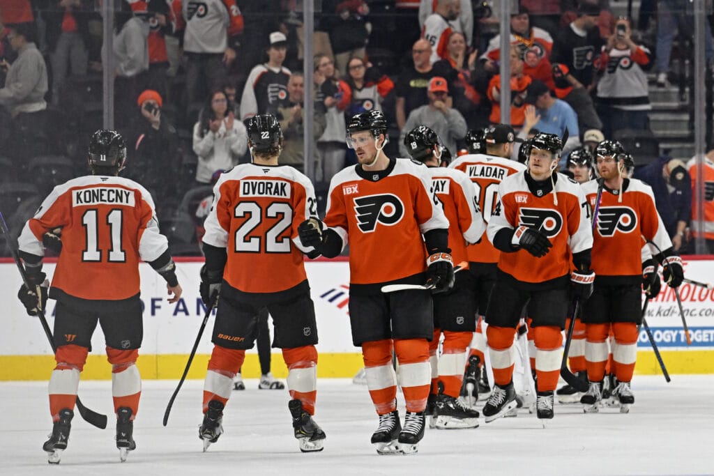 10 observations: Flyers bulldoze Blackhawks with offensive clinic, cruise to 5-1 victory