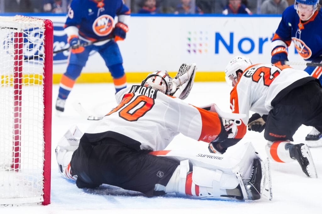5 observations: Flyers storm out of gate, fight through fatigue to lock down pivotal 4-1 win over Islanders