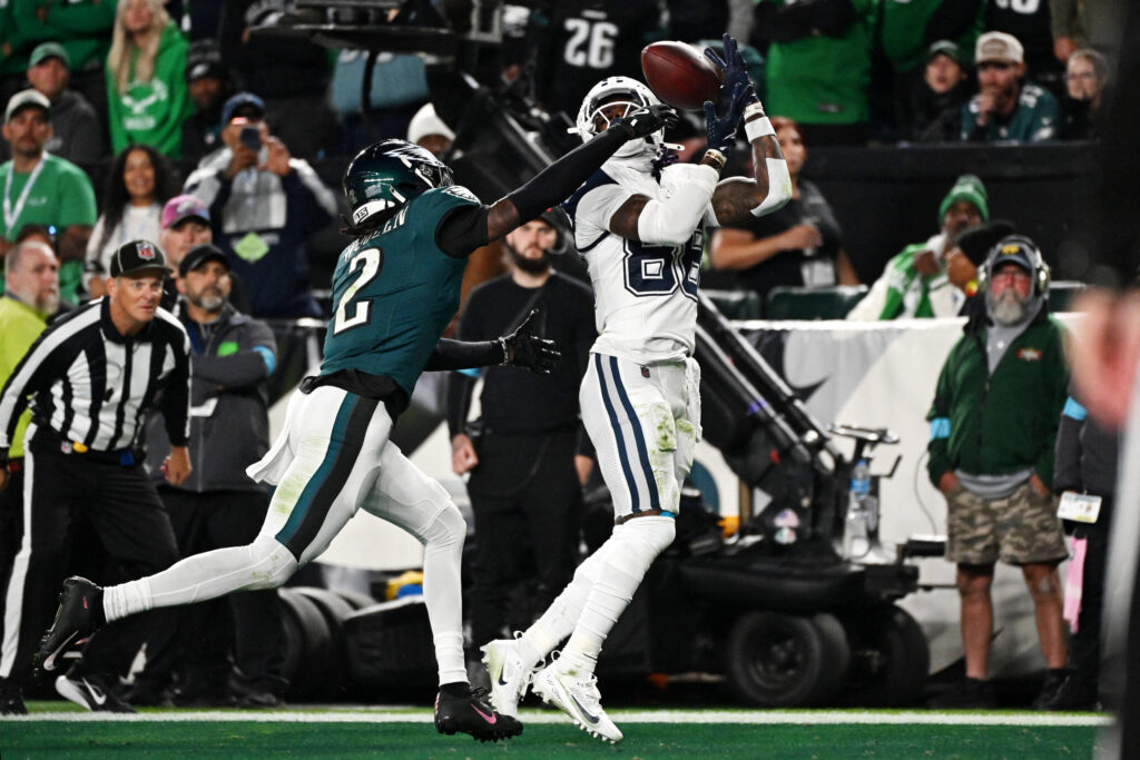Dallas Cowboys wide receiver CeeDee Lamb (88) makes a catch for a touchdown as Philadelphia Eagles cornerback Riq Woolen (2) defends during the third quarter at Lincoln Financial Field. Mandatory Credit: Eric Hartline-Imagn Images