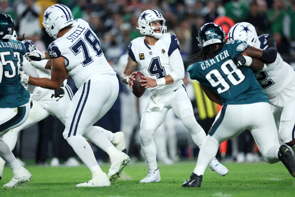 Dallas Cowboys quarterback Dak Prescott (4) looks to pass during the first quarter against the Philadelphia Eagles at Lincoln Financial Field. Mandatory Credit: Bill Streicher-Imagn Images